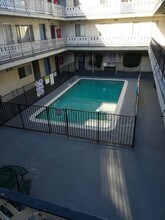 7009 Coldwater Canyon Ave, Unit 26 in Los Angeles, CA - Foto de edificio - Building Photo
