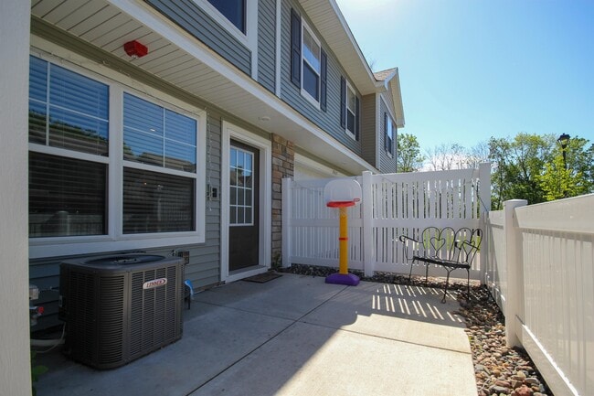 19505 Tamarack Point in Maple Grove, MN - Building Photo - Building Photo
