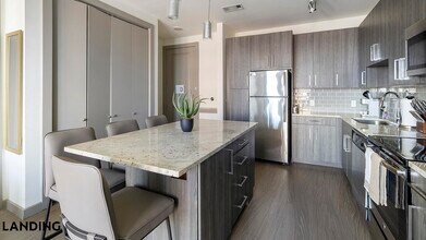 101 S Center St, Unit 623 in Arlington, TX - Building Photo - Building Photo