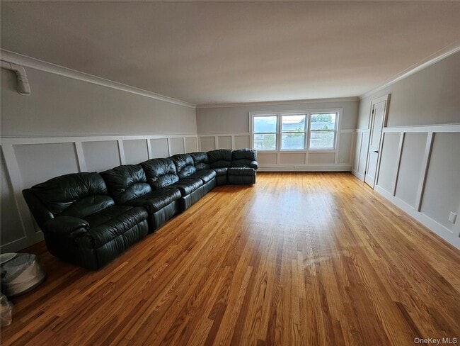357 Hicksville Rd in Bethpage, NY - Building Photo - Building Photo