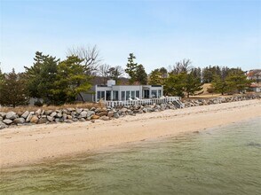334 Centre Island Rd in Oyster Bay, NY - Building Photo - Building Photo