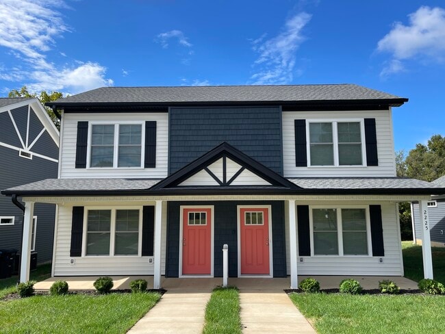 2225 Kenwood Blvd SE, Unit B