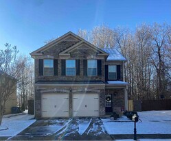 1592 Pressley Ln in Mcdonough, GA - Building Photo