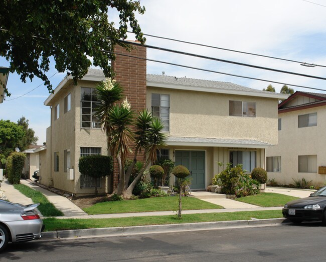 4921-4923 Pearce Dr in Huntington Beach, CA - Building Photo - Building Photo