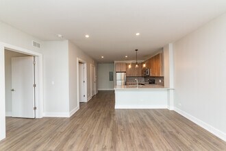 2111 S Halsted St in Chicago, IL - Building Photo - Building Photo
