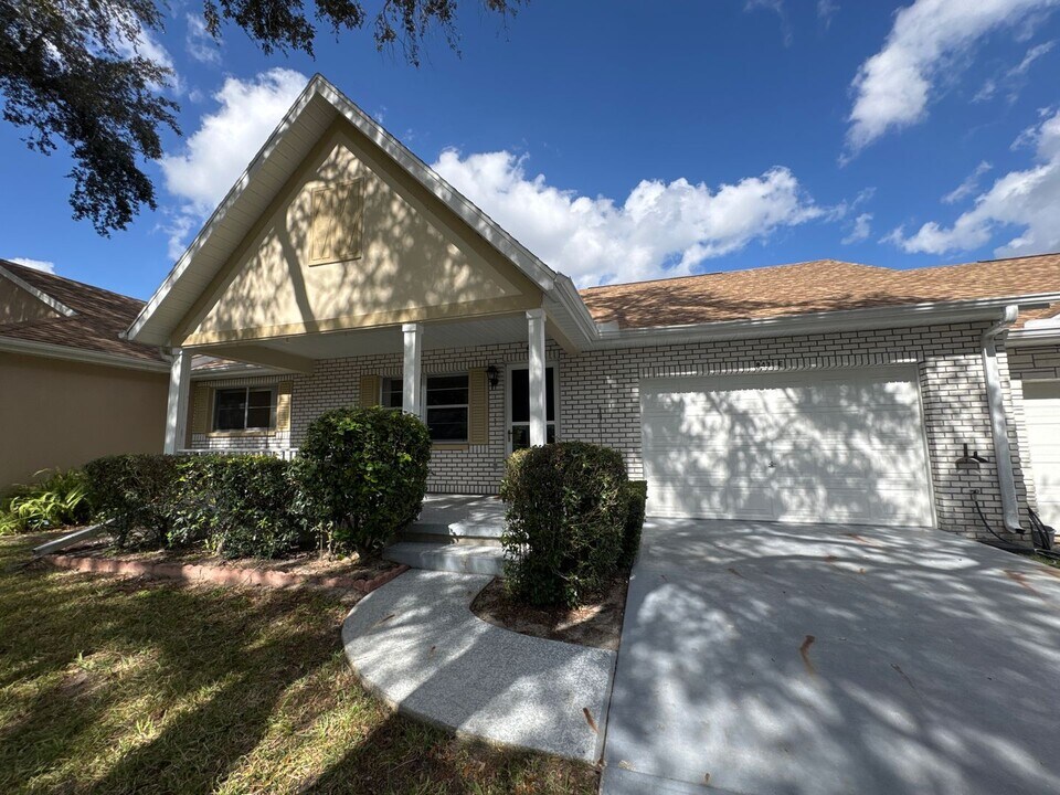 8431 SW 90th Ln in Ocala, FL - Foto de edificio