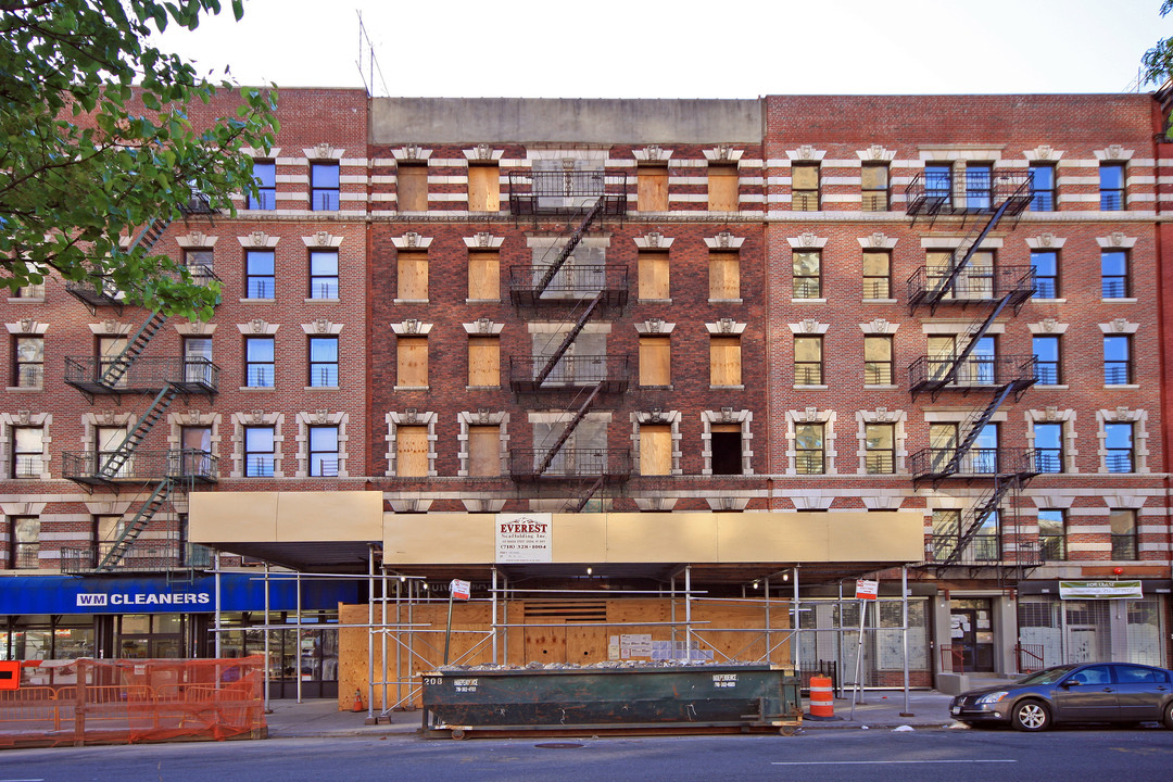 2427 Apartments in New York, NY - Foto de edificio