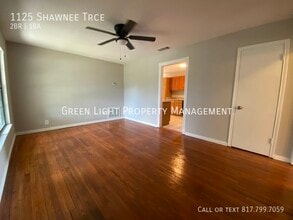 1125 Shawnee Trce in Grand Prairie, TX - Foto de edificio - Building Photo