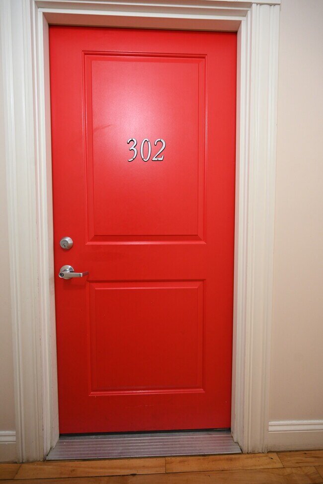 9 Centre N St Apartments and Nearby Cumberland Apartments For Rent