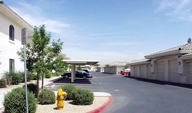 Desert Breeze Villas in Phoenix, AZ - Foto de edificio - Other