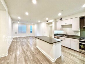 2226 Nolita in Irvine, CA - Foto de edificio - Building Photo