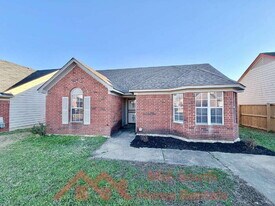 5827 Hickory Nutt Ln in Memphis, TN - Building Photo