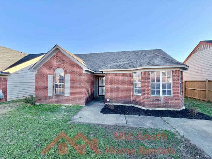 5827 Hickory Nutt Ln in Memphis, TN - Building Photo