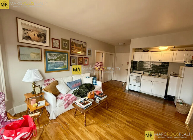223 Newbury St, Unit 3R in Boston, MA - Building Photo - Building Photo