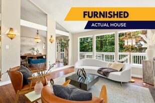 11441 81st Ave NE in Kirkland, WA - Building Photo