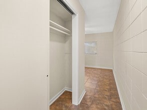 710 Iris St, Unit 108 in Lake Charles, LA - Foto de edificio - Building Photo