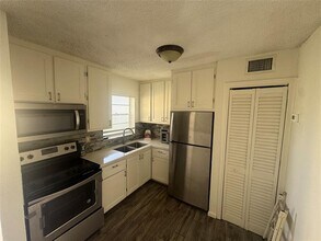 5168 NE 6th Ave in Oakland Park, FL - Building Photo - Building Photo