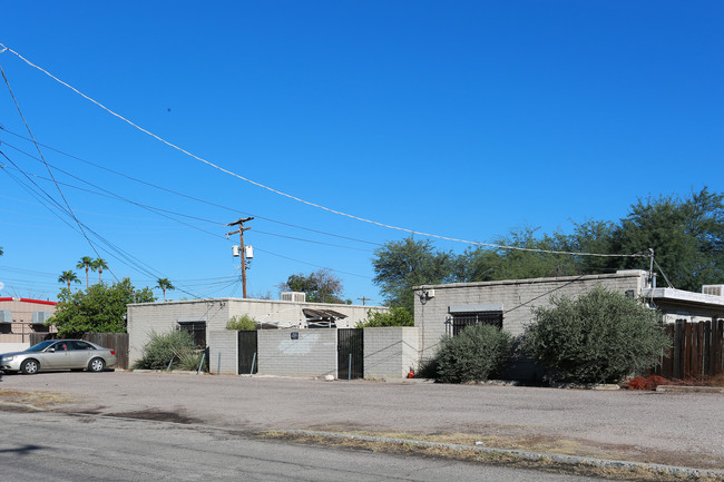 3925-3929 E Bellevue St in Tucson, AZ - Foto de edificio - Building Photo