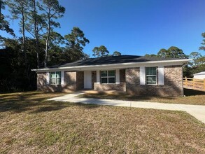 5396 Spruce St in Gulf Breeze, FL - Building Photo - Building Photo