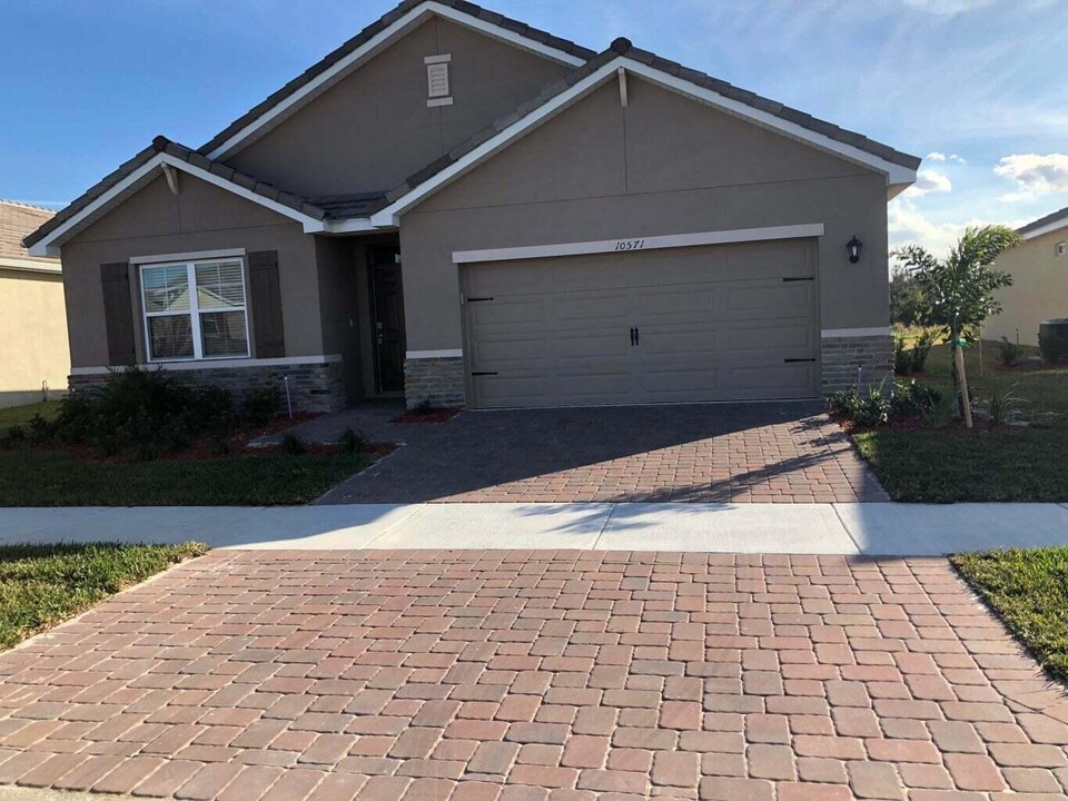 10571 SW Toren Wy in Port St. Lucie, FL - Building Photo