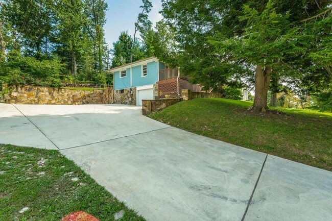 1032 S Seminole Dr in Chattanooga, TN - Building Photo - Building Photo