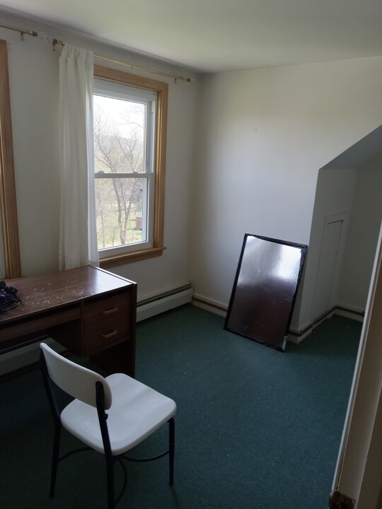 327 Coddington Rd, Unit Apt 3 in Ithaca, NY - Building Photo