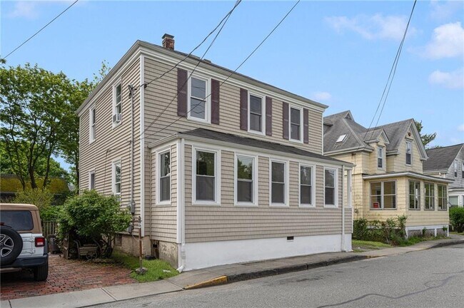 53 Warner St in Newport, RI - Building Photo - Building Photo