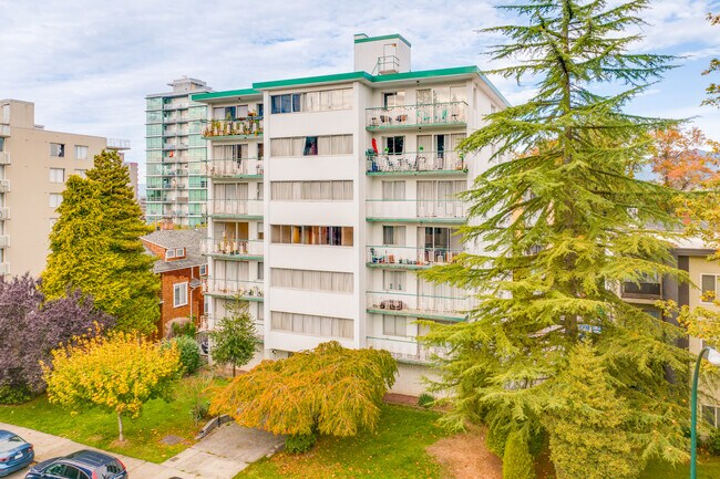 1325 W 14th Ave