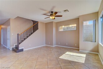 6435 Strongbow Dr in Las Vegas, NV - Building Photo - Building Photo