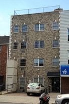 35-04 28th Ave in Long Island City, NY - Building Photo