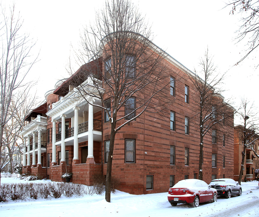 676 Summit Ave in St. Paul, MN - Building Photo