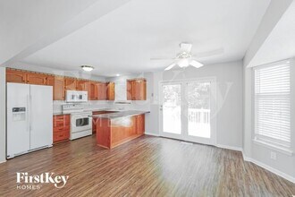 2035 NE Cookson Ct in Lee's Summit, MO - Building Photo - Building Photo