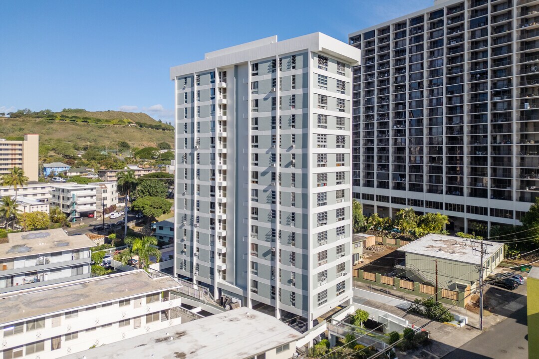 1616 Liholiho St in Honolulu, HI - Building Photo