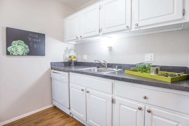 Timberlea Village in Rochester Hills, MI - Building Photo - Building Photo