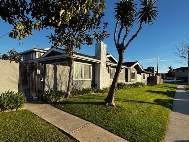 17132 Emerald Ln, Unit D in Huntington Beach, CA - Foto de edificio