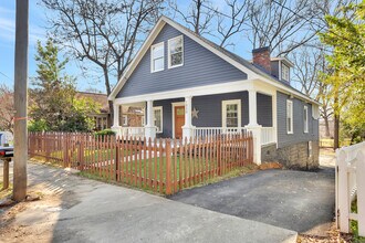 1050 Tilden St NW, Unit B in Atlanta, GA - Building Photo - Building Photo