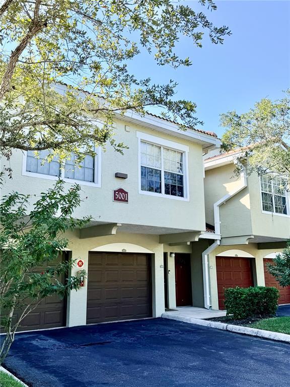 5001 Baraldi Cir in Sarasota, FL - Building Photo - Building Photo