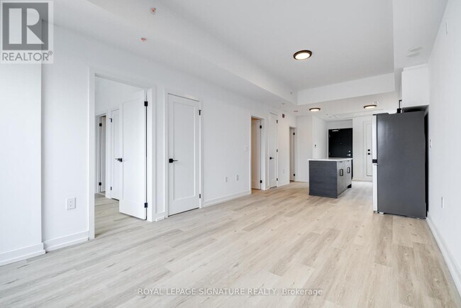 3039 Dundas St W in Toronto, ON - Building Photo - Building Photo