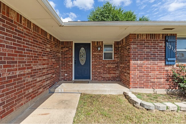 1316 Sunrise Dr in Moore, OK - Foto de edificio - Building Photo