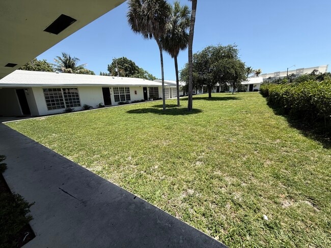 717 NE 13th Ct