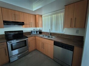 11061 NW 7th St, Unit 103 in Miami, FL - Building Photo - Building Photo