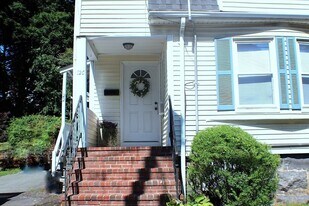 120 Glendale Rd in Quincy, MA - Building Photo