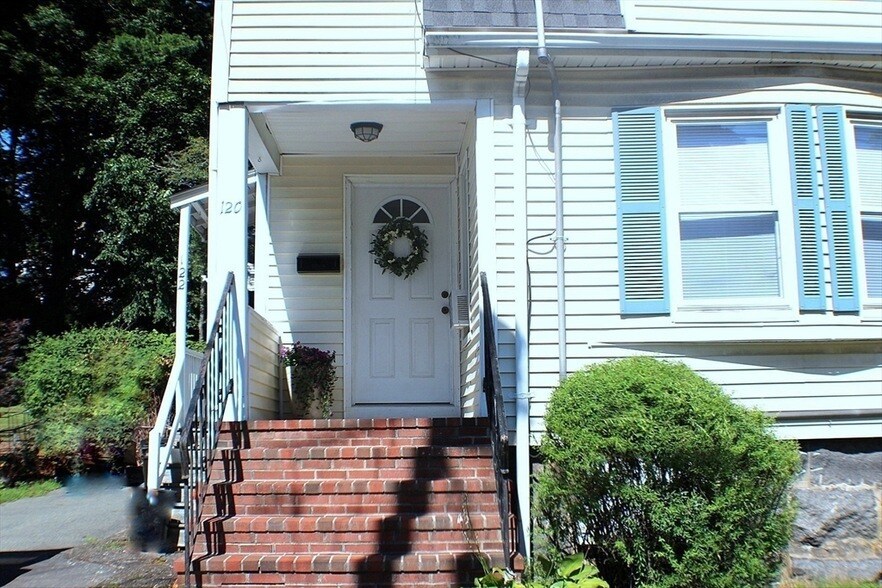 120 Glendale Rd in Quincy, MA - Building Photo