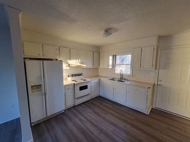 513 Manley St in High Point, NC - Foto de edificio - Building Photo