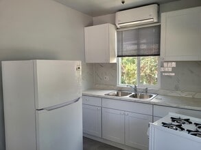 900 Patterson Ave, Unit A in Glendale, CA - Building Photo - Building Photo