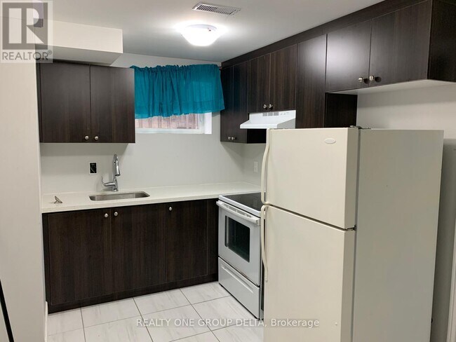 29 Alhart Dr in Toronto, ON - Building Photo - Building Photo