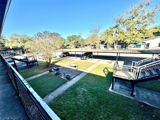 2201 N Grand Blvd in Pearland, TX - Building Photo - Building Photo