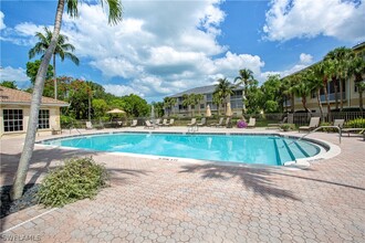 825 Bentwater Cir in Naples, FL - Foto de edificio - Building Photo