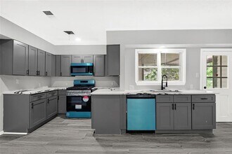 5538 Berry Creek Dr in Houston, TX - Building Photo - Building Photo