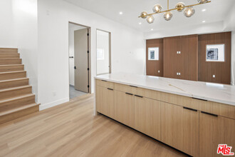 11010 Hortense St in Los Angeles, CA - Building Photo - Building Photo
